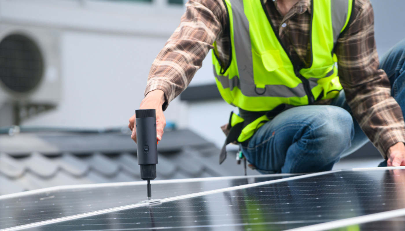 Maintenance des panneaux solaires dans les entreprises sarthoises : les signes qui alertent